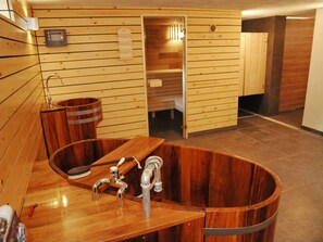 House | Spa treatment - Traditional Chalet with Sauna, Spa Tub, & Relaxation Space near La Roche (Rendeux)