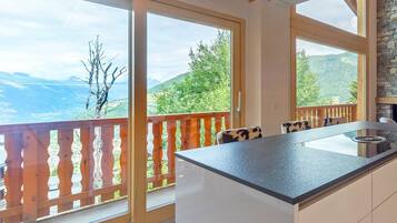 House | Pemandangan dari hartanah