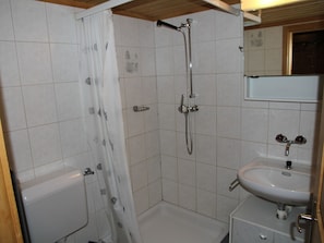 Shower - Large Farmhouse in Horboden With Garden (Diemtigen)
