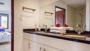 Villa | Bathroom
