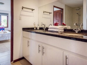Bathroom - Tropical Villa with Private Swimming Pool near Jan Thiel in Willemstad (Jan Thiel)