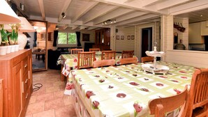 Dining - Beautiful, Atmospheric and Spacious Chalet With Sauna, Open and Covered Terraces and Garden (Durbuy)