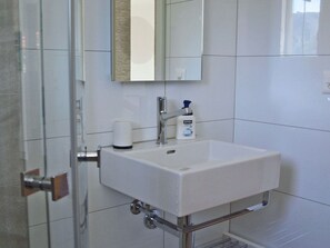 Apartment | Badezimmer | Dusche, Handtücher