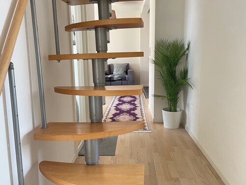Cozy and Spacious Apartment closed  to public Transport and shopping.