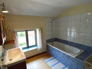 Ferienhaus | Badezimmer | Badewanne