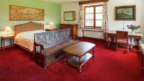 Unclassified image, 4 of 30, button - Vintage Mansion in Dochamps With Bubble Bath (Manhay)