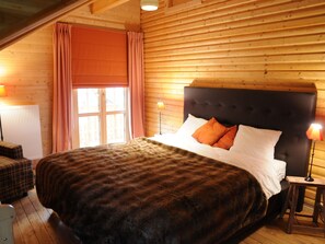 6 bedrooms, individually furnished - Spacious Chalet Located at Bomal with Hot Tub & Garden Parlour (Durbuy)
