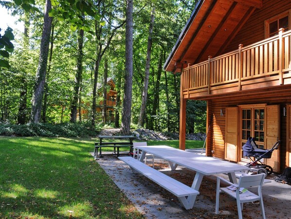 House | Exterior - Spacious Chalet Located at Bomal with Hot Tub & Garden Parlour (Durbuy)