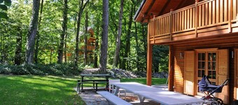 Spacious Chalet Located at Bomal with Hot Tub & Garden Parlour