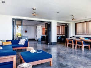 Dining - Lavish Villa by the Sea in Kralendijk With Pool (Kralendijk)