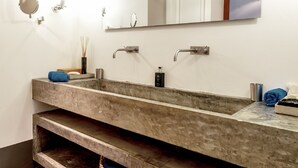 Bathroom - Lavish Villa by the Sea in Kralendijk With Pool (Kralendijk)