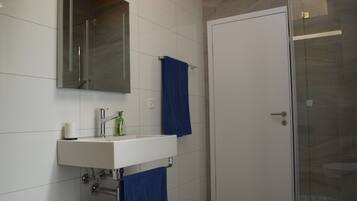 Appartamento | Bagno | Doccia, asciugamani