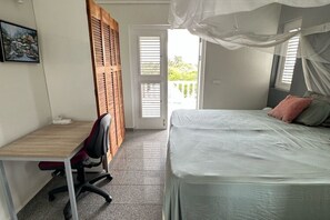 3 chambres, ameublement personnalisé, fer et planche à repasser