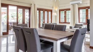 Dining - Modern Holiday Home Near Mambo Beach in Willemstad (Willemstad)