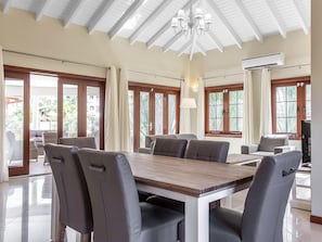 Dining - Modern Holiday Home Near Mambo Beach in Willemstad (Willemstad)