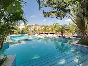 Outdoor pool - Modern Holiday Home Near Mambo Beach in Willemstad (Willemstad)