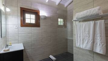 House | Bilik Mandi | Pancuran mandi