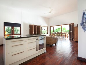 Private kitchen - Villa With Private Pool in Jan Thiel Curacao (Jan Thiel)