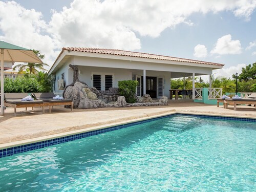 Cozy Holiday Home in Jan Thiel With Private Pool