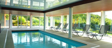 室内游泳池,室外游泳池