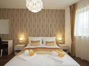 4 bedrooms, individually furnished, travel cot, bed sheets - Seaview Villa in Kornic Kvarner with Outdoor Hot Tub (Krk)