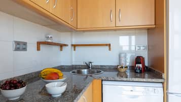 Refrigerador, microondas, horno, lavavajillas