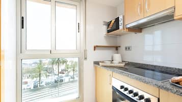 Refrigerador, microondas, horno, lavavajillas