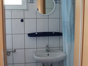 Bungalow | Bathroom | Shower - Quaint Bungalow in Rerik With Garden (Rerik)