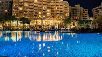 Indoor pool, outdoor pool