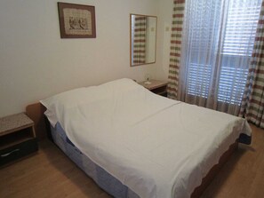 1 bedroom - Cozy House Apartment With Balcony and Barbecue for Use, Close to Sea and Town (Pag)