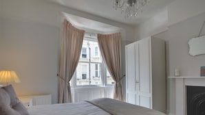 Unclassified image, 3 of 13, button - Apartment in Old-style With bay Window, a Modern Kitchen and a Warm Chimney (Brighton)