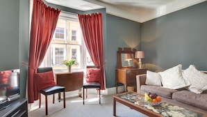 Unclassified image, 5 of 13, button - Apartment in Old-style With bay Window, a Modern Kitchen and a Warm Chimney (Brighton)