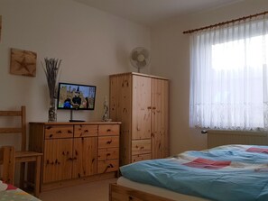 Apartment | 3 bedrooms, individually furnished, bed sheets
