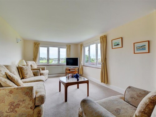 Spacious Apartment in Saint Merryn With Garden