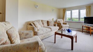 DVD player - Spacious Apartment in Saint Merryn With Garden (Padstow)