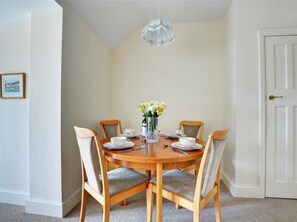 Dining - Spacious Apartment in Saint Merryn With Garden (Padstow)