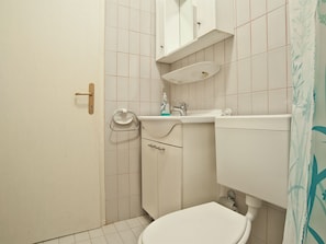 Apartment | Bathroom - Homely Apartment in Rovinj Near Sea (Rovinj)