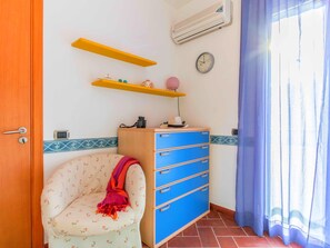 3 bedrooms, bed sheets - Sea View From Private Garden Terrace With Barbecue (Ragusa)