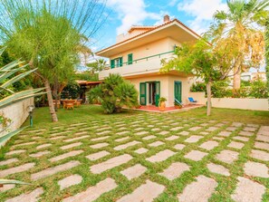 Exterior - Sea View From Private Garden Terrace With Barbecue (Ragusa)