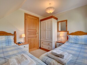 5 Schlafzimmer, individuell eingerichtet, Bettwäsche