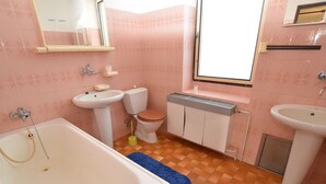 Villa | Bathroom - Spacious Holiday Home With 7 Bedrooms and Pool in South Bohemia (Skrýchov u Malšic)