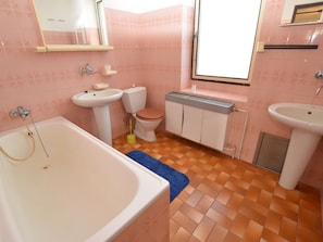 Villa | Salle de bain | Ensemble baignoire-douche