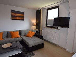 Apartment | Living area - Apartment in Robertsdorf Near the Beach (Blowatz)