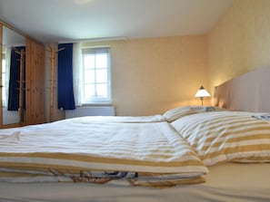 2 bedrooms, individually furnished, bed sheets - Peaceful Apartment in Maltzien near Lake (Garz/Rügen)