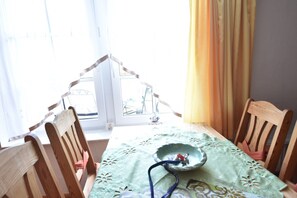 Dining - Peaceful Apartment in Maltzien near Lake (Garz/Rügen)
