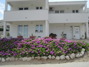 Exterior - Lovely Apartment With Roof Terrace and Sea View, Near the Beach (Pag)