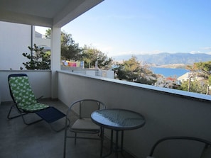 Balcony - Lovely Apartment With Roof Terrace and Sea View, Near the Beach (Pag)