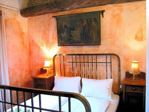 House | 2 bedrooms, individually furnished, bed sheets