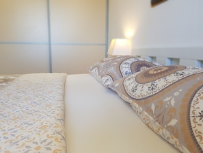 3 bedrooms, bed sheets