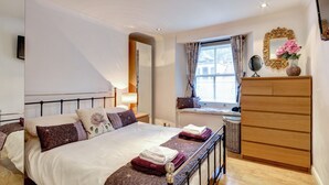 2 bedrooms, bed sheets - Luxurious Holiday Home Near the Beach at Looe Cornwall (Looe)